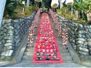 素盞鳴神社雛段飾り　稲取温泉